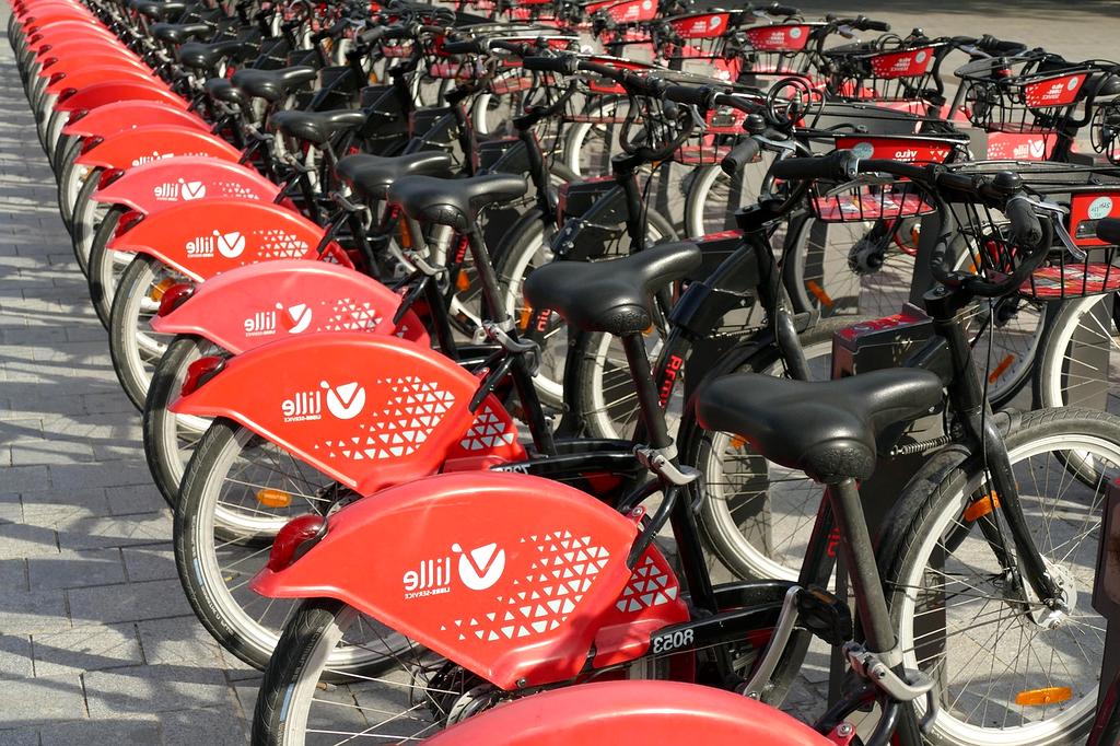 AI diagnostic system analyzing bike components